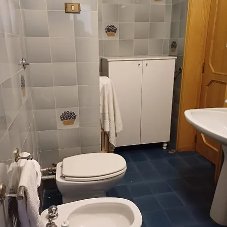 Annavi Casa Vacanza בית הארחה מונטרוני די לצ'ה